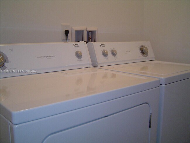 Building Photo - 1153 SW 13th St