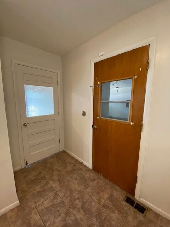 Building Photo - LARGE | 3 Bed | 2 Bath | Midtown Tulsa