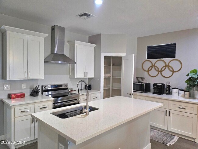 Building Photo - 1402 S 10th Ave