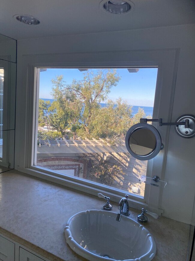 Building Photo - Amazing location in La Jolla for a big house. Gustavo Lopez AMSI