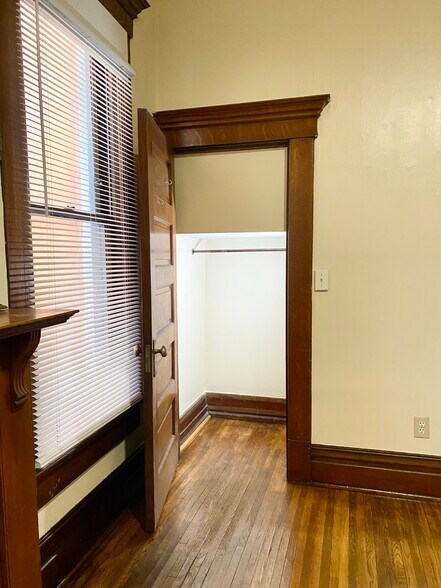 Building Photo - 1374 Neil Ave