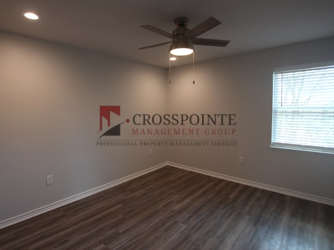 Building Photo - Available! 2 Bedroom, 2.5 Bathroom, 1 Car Garage