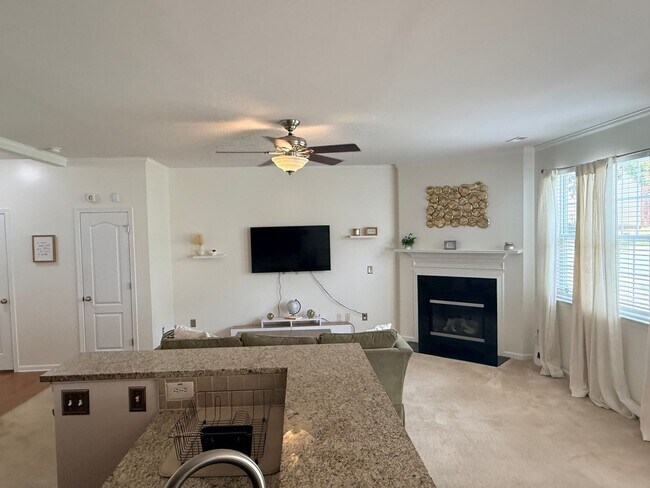 Building Photo - Beautiful home in Ballantyne