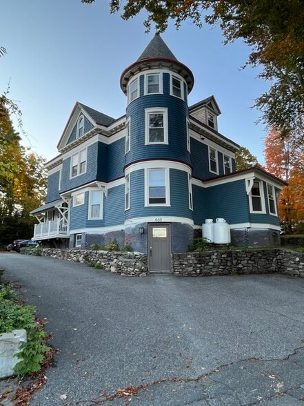 Building Photo - 659 Southbridge St