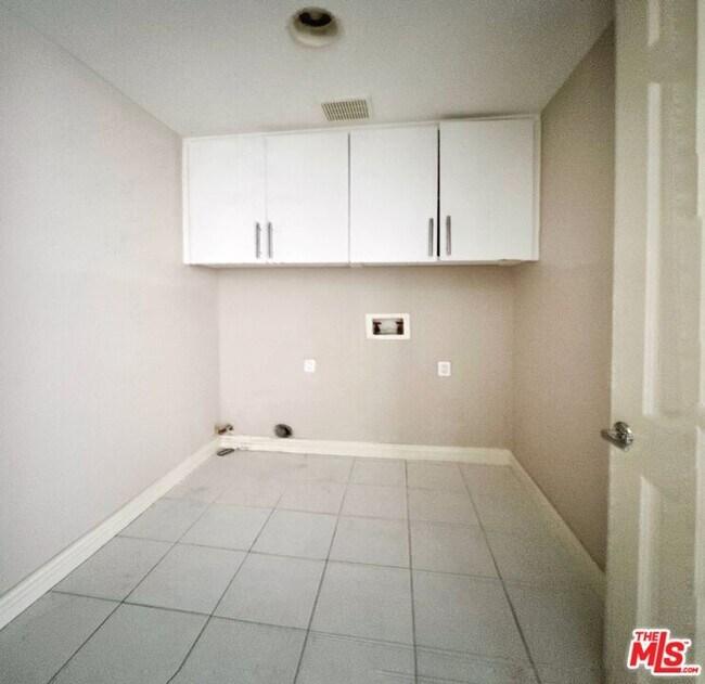 Building Photo - 4100 Wilshire Blvd