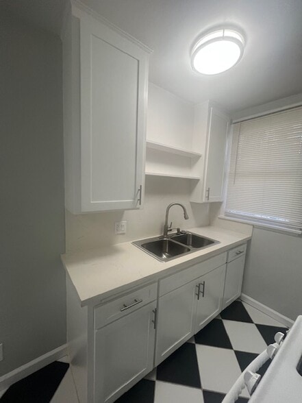 Building Photo - 4676 N Banner Dr