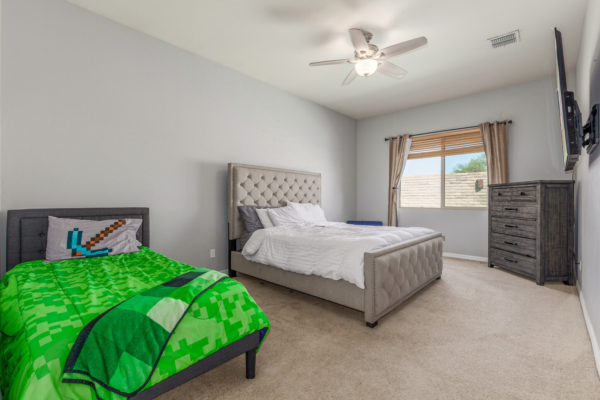 Building Photo - 8434 N Sunny Rock Ridge Dr