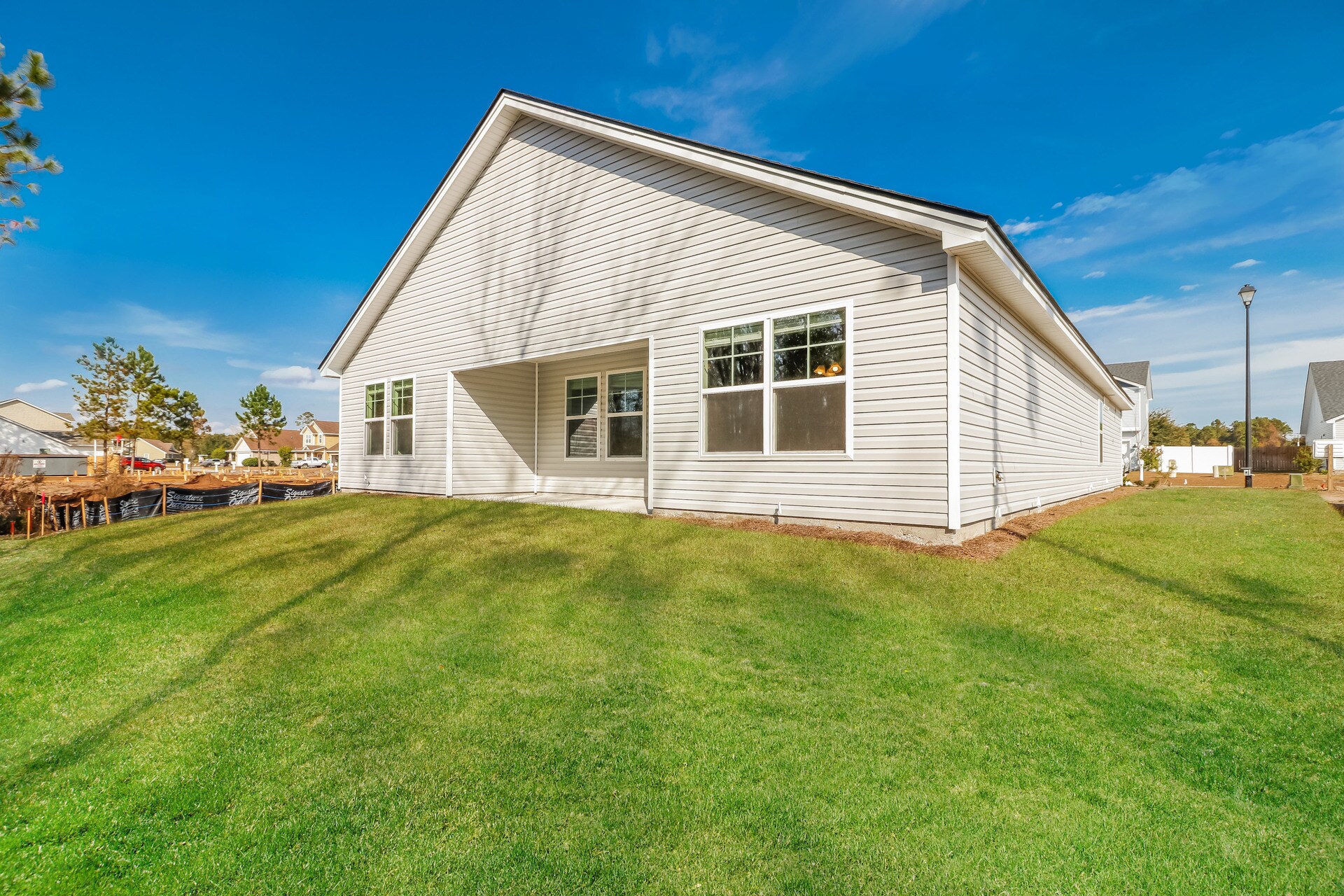 Building Photo - 1127 Autumns Wood Cir E