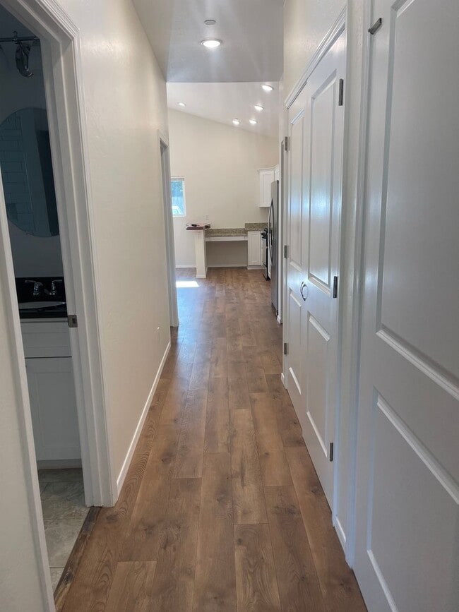 Building Photo - Occupied Do Not Disturb Tenant - Newer hom...