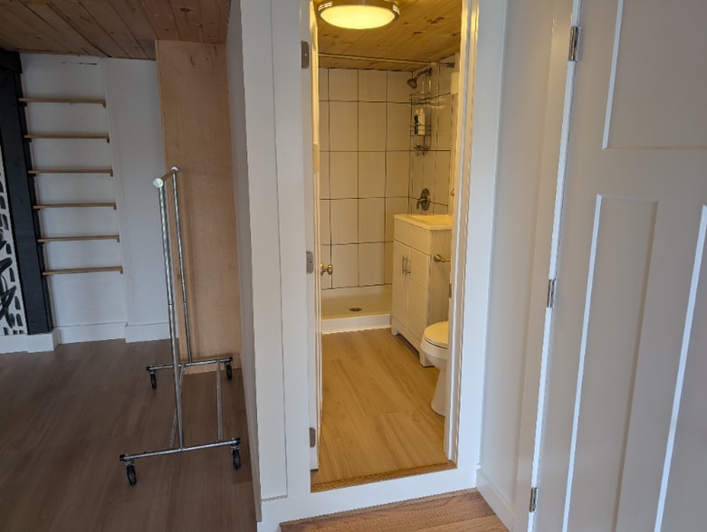 Building Photo - 306 Davis St