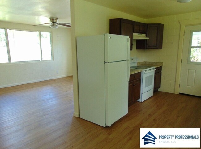 Building Photo - Cute & Clean in Hawaiian Shores