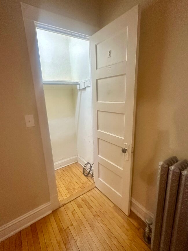 Building Photo - 1340 W Rosedale Ave