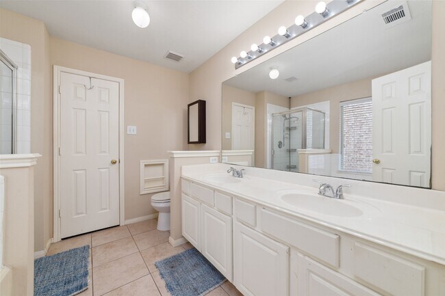 Building Photo - 8123 Solara Bend Ct
