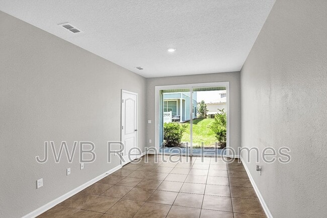 Building Photo - 540 Running Wds St