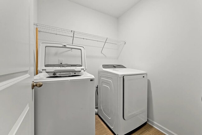 Building Photo - 1102 Lossie Ln