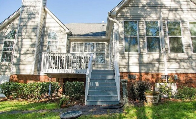 Building Photo - Stunning Lake Carolina Home