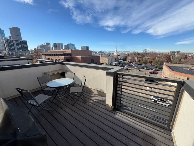 Building Photo - Great townhome, amazing views!