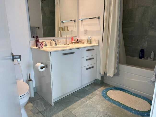 Building Photo - 1060 Brickell Ave