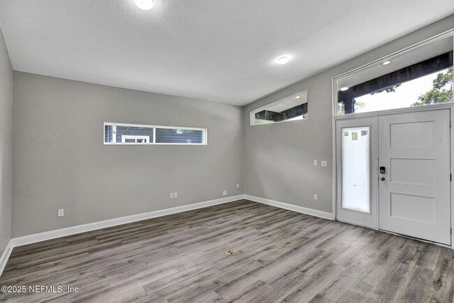 Building Photo - 944 Alderside St