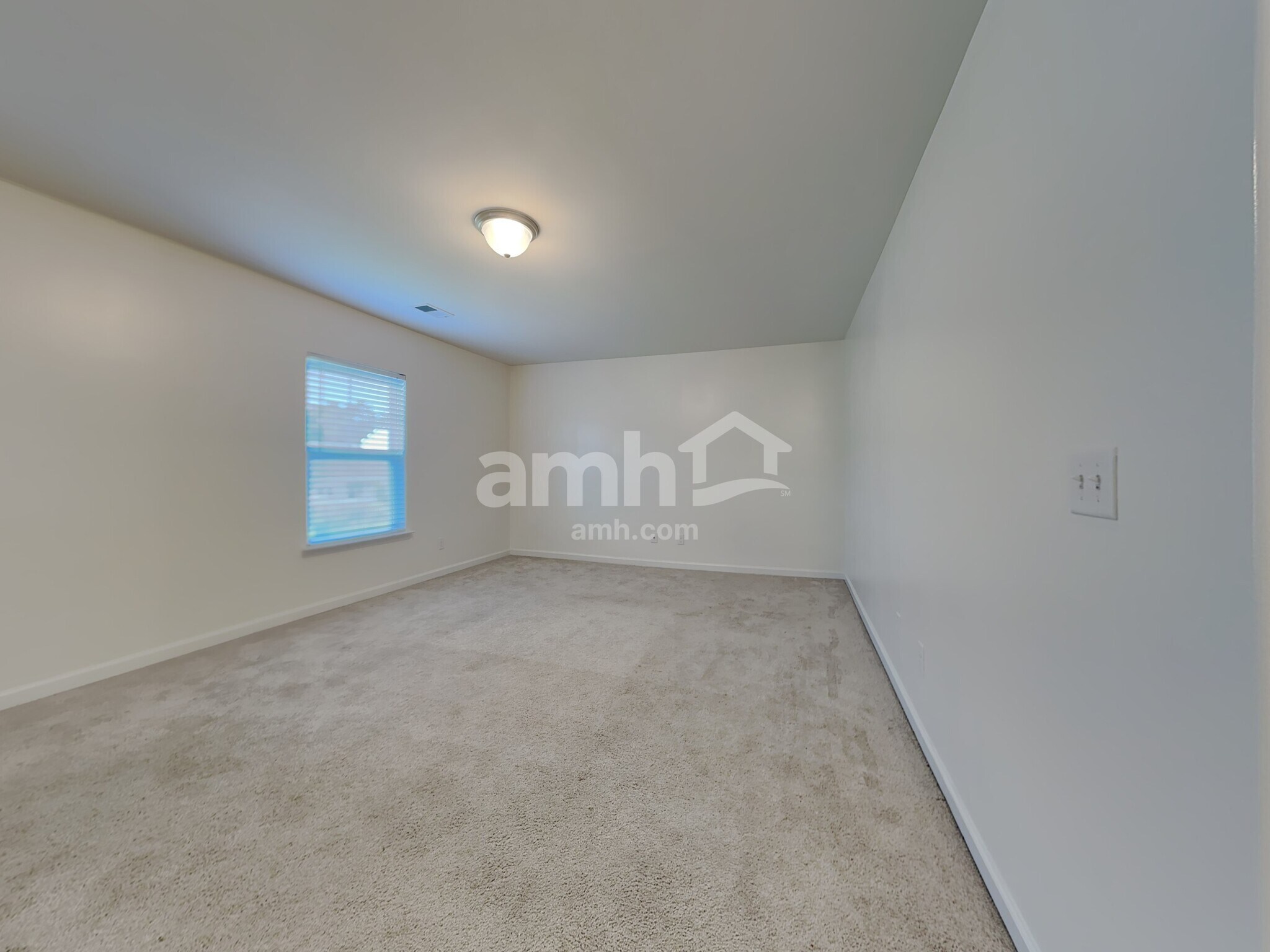 Building Photo - 11 Invierno Lake Dr