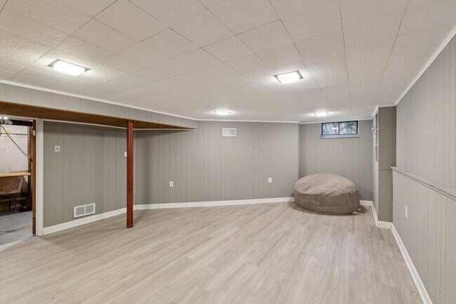 Building Photo - 9225 Karlov Ave