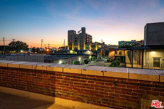 Building Photo - 1850 Industrial St