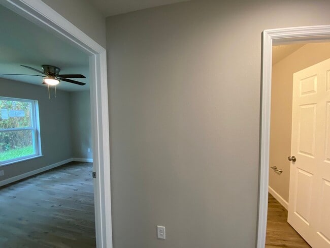 Building Photo - Will NOT be ready to show until. MID OCTOB...