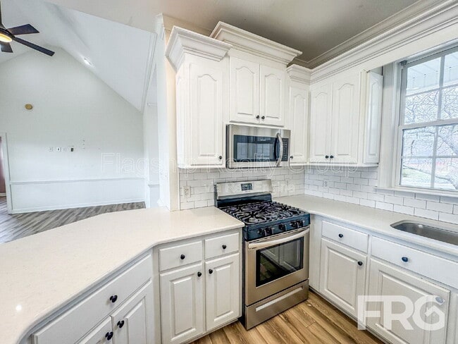 Building Photo - 115 Remount Rd