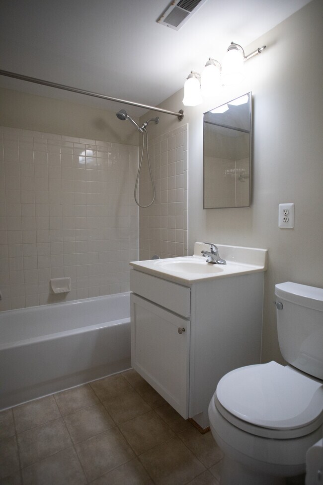Master Bath - 1357 N Van Dorn St