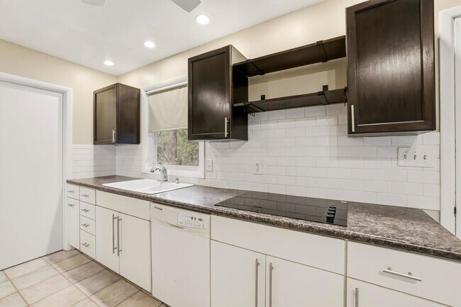 Building Photo - 7585 Skipper Ln