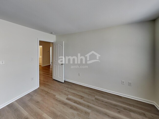 Building Photo - 10717 Pointer Ridge Dr