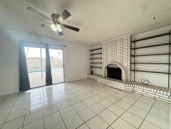 Building Photo - EASTSIDE HOME WITH A SWIMMING POOL