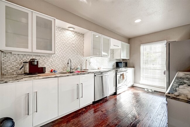 Building Photo - 6448 Olympia Dr