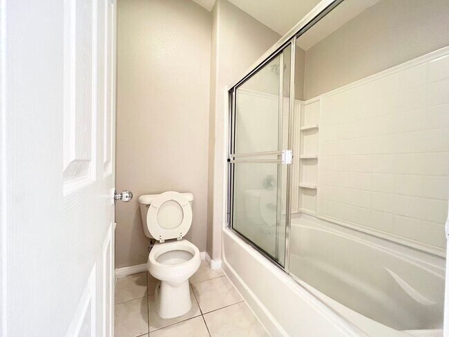 Building Photo - Beautiful single family Home in the SW Gated Community