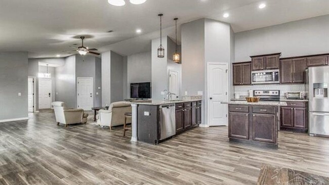 Building Photo - 5544 Peach Dr