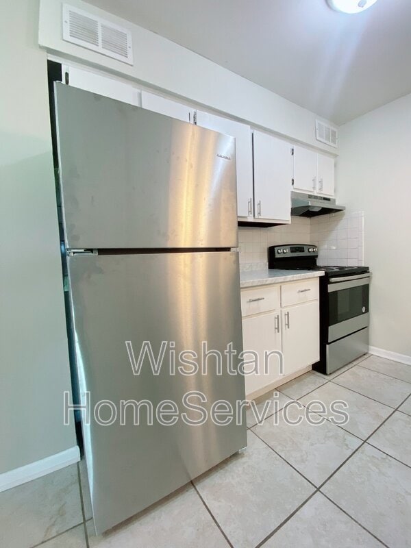 Building Photo - 202 Charleston Blvd