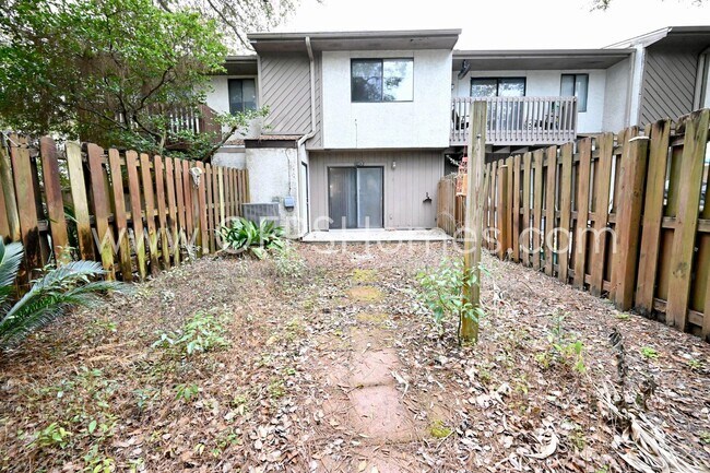 Building Photo - 206 Fourth St SE