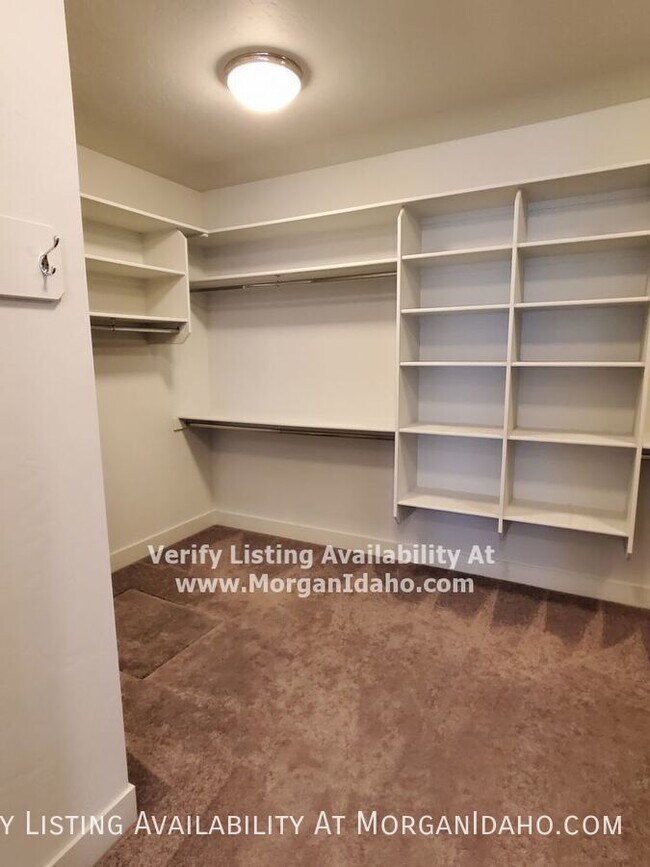 Building Photo - 6518 N Fairborn Ave