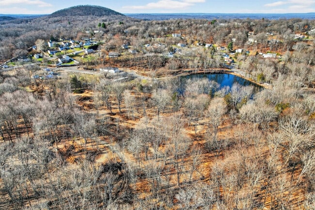 Building Photo - 443 Clove Rd