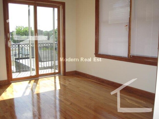 Building Photo - 4 Bedroom