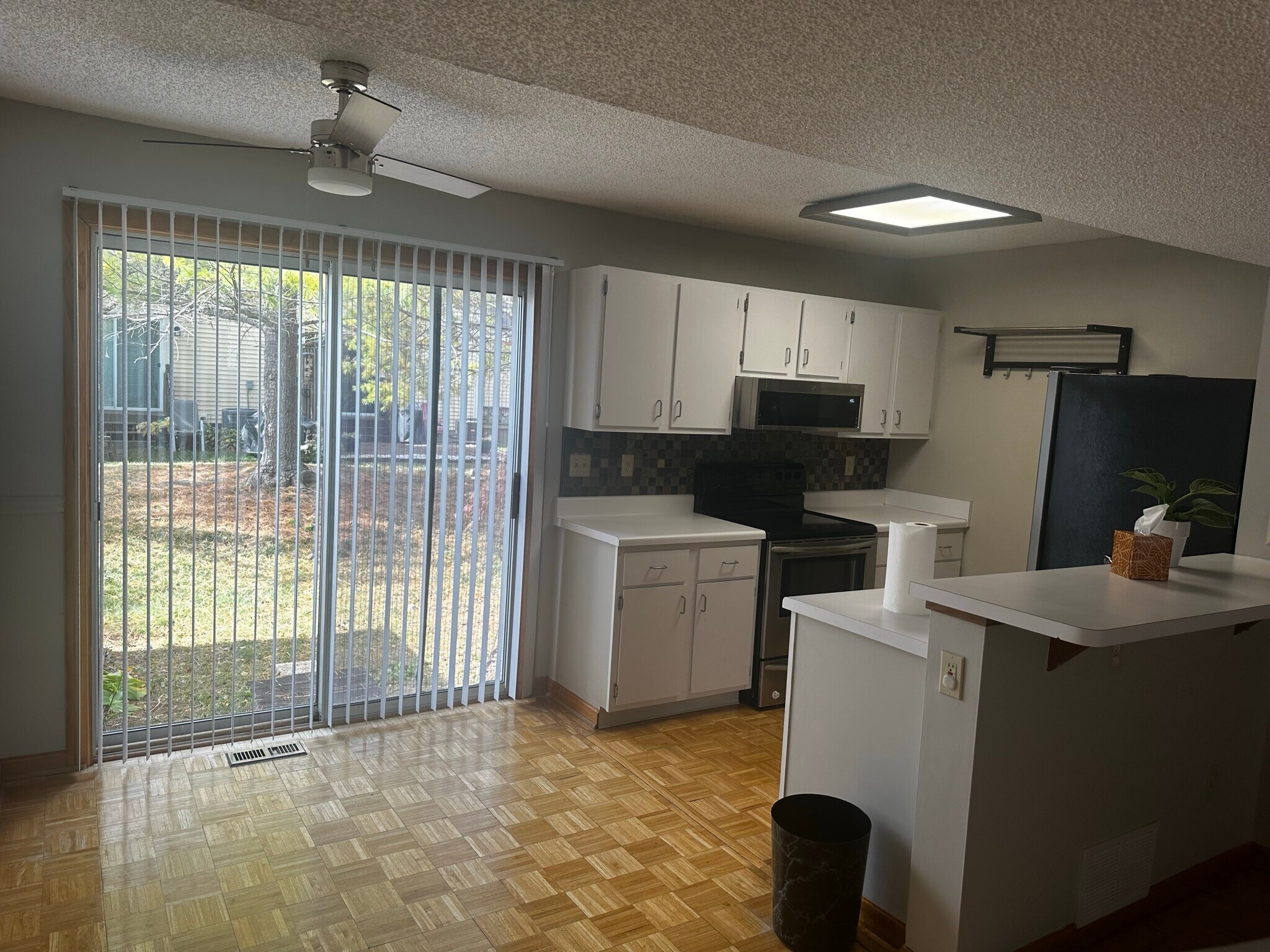 Building Photo - 5125 Singleton Dr