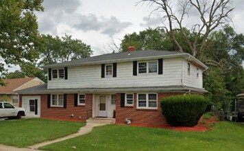 Building Photo - Large 5 bed, 2.5 bath home for rent