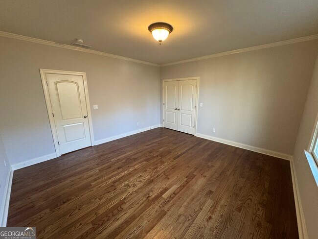 Building Photo - 1092 McLynn Ave NE