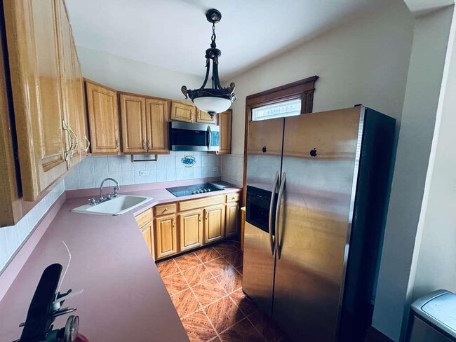 Building Photo - 134 Kensington Ave