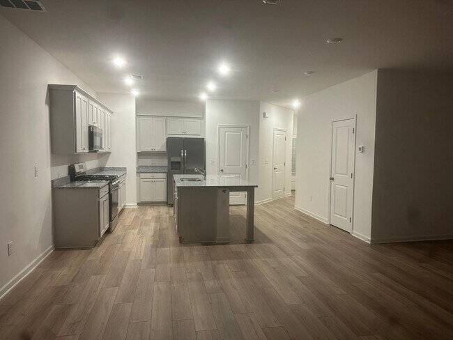 Building Photo - 2482 Van Fleet Cir