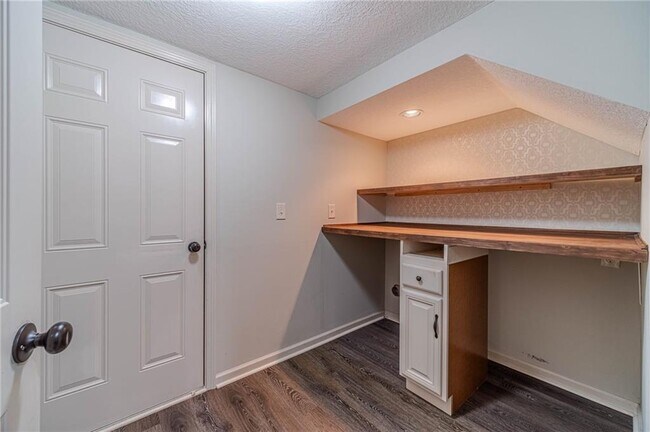 Building Photo - 511 Lena Dr