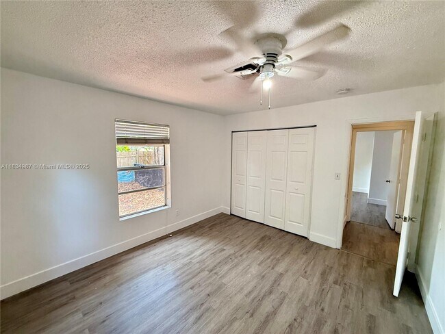 Building Photo - 1406 Arpeika St