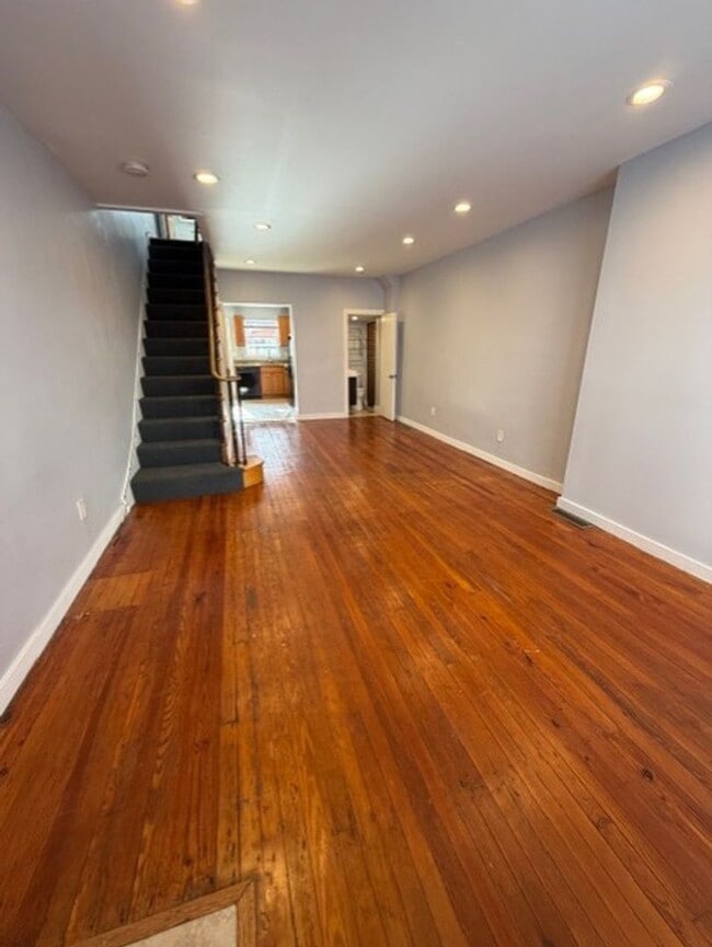 Building Photo - Beauty in LOMO