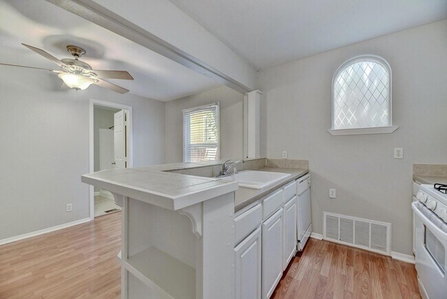 Building Photo - 2712 Whitis Ave