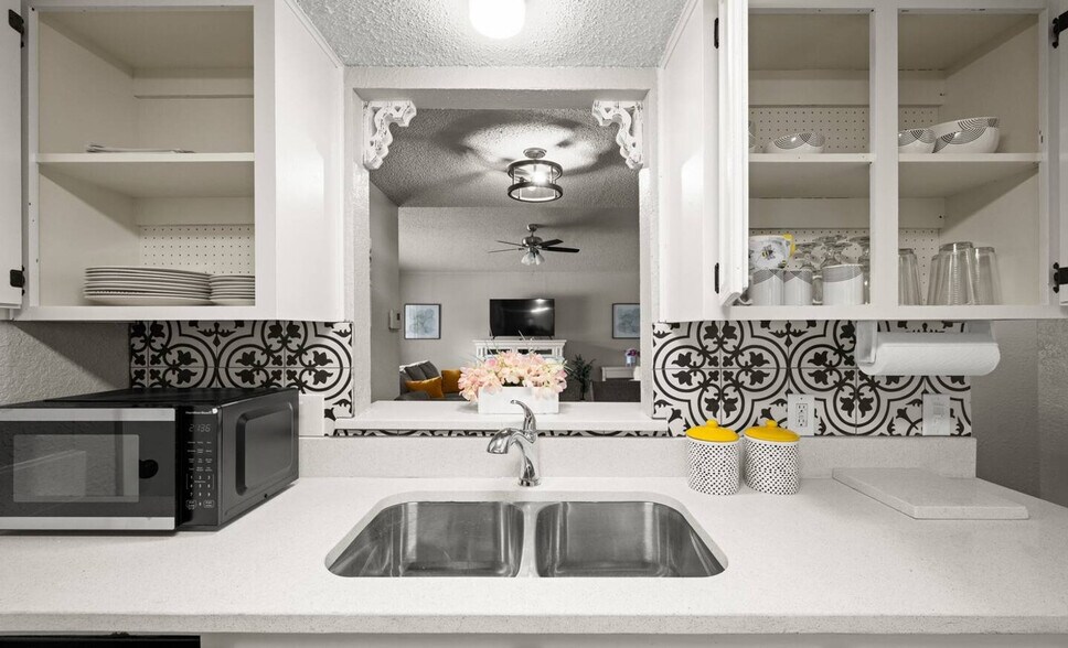 Building Photo - 11934 Hearn Rd